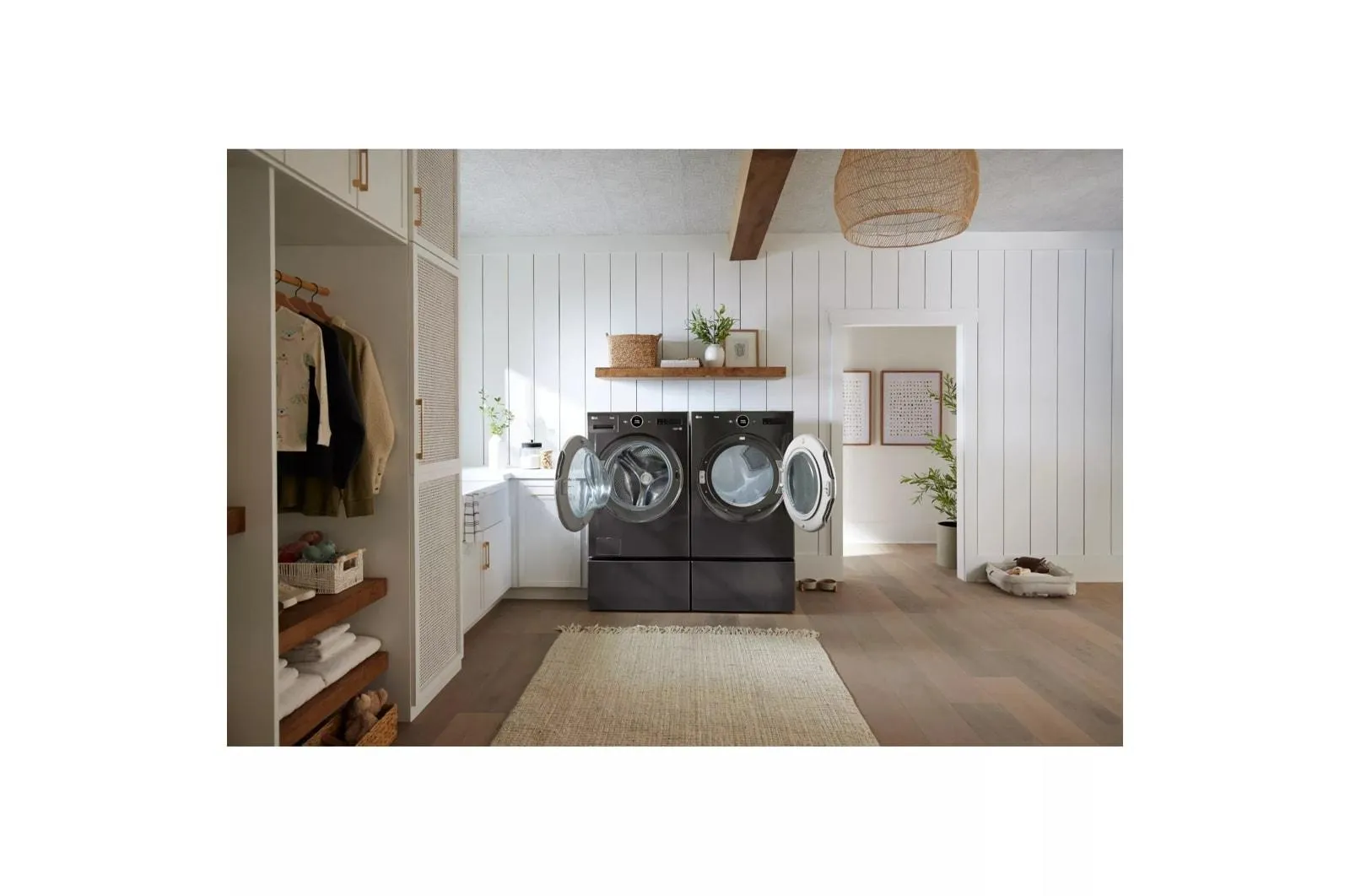 7.4 cu. ft. Ultra Large Capacity Smart Front Load Gas Dryer with Built-In Intelligence & TurboSteam(R) - (DLGX6701B)