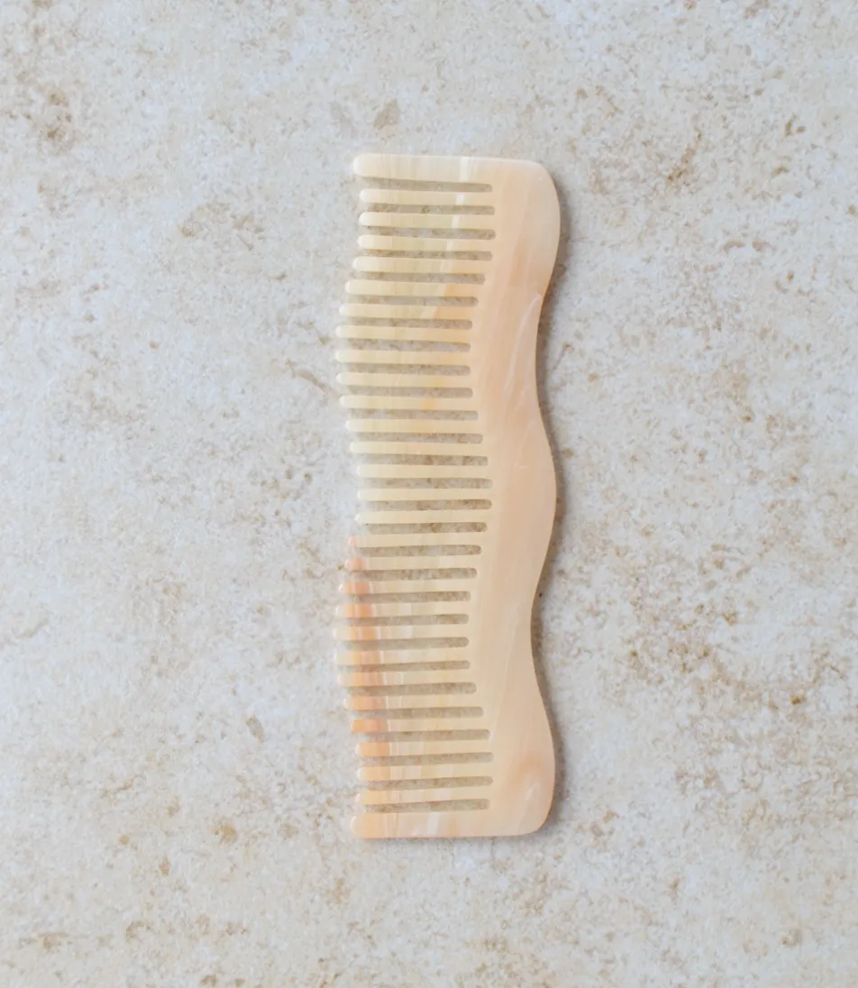 Liona Lucite Wave Hair Comb