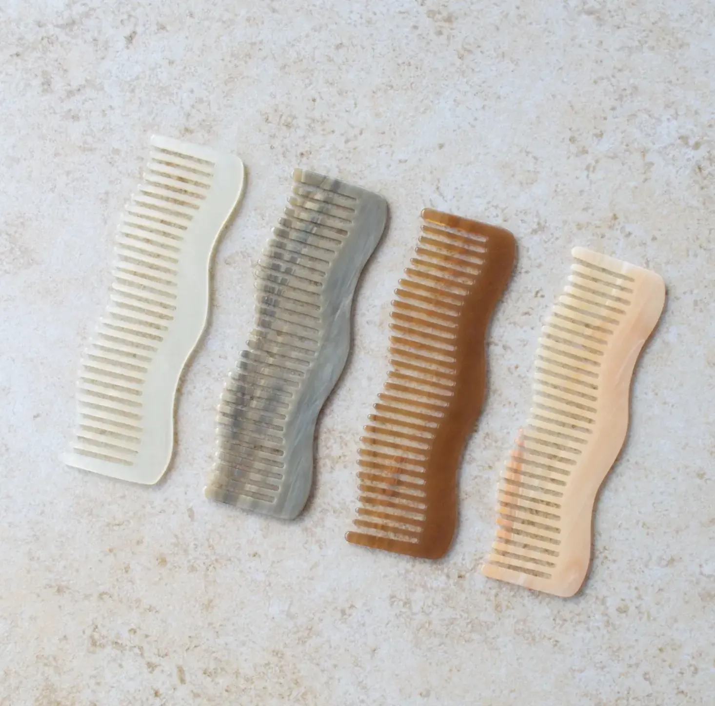 Liona Lucite Wave Hair Comb