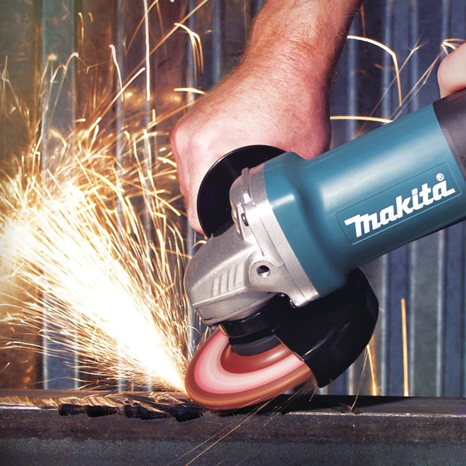 Makita (9557PB-R) 4-1/2" Paddle Switch Angle Grinder, with AC/DC Switch (Factory Reconditioned)