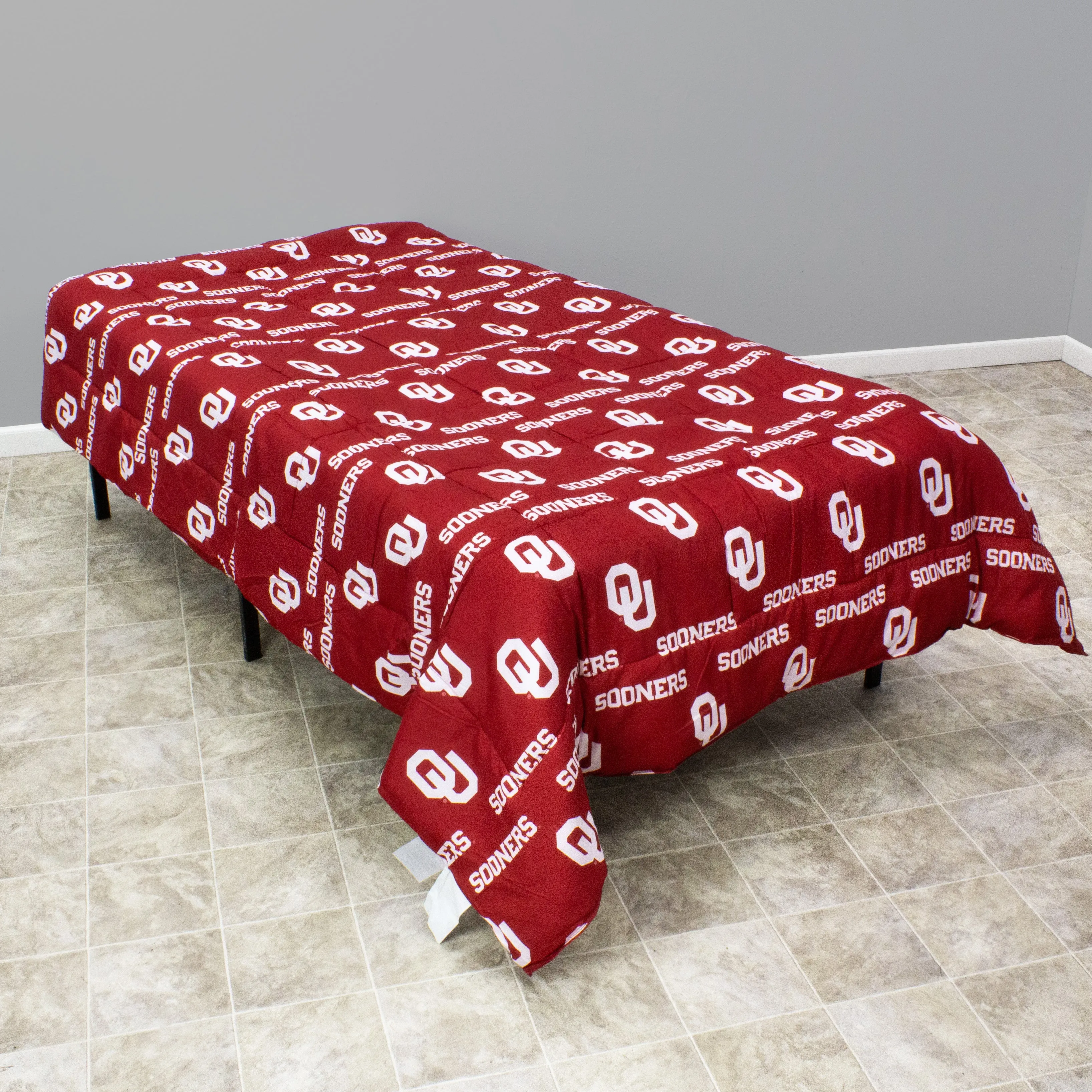 Oklahoma Sooners Reversible Big Logo Soft and Colorful Comforter